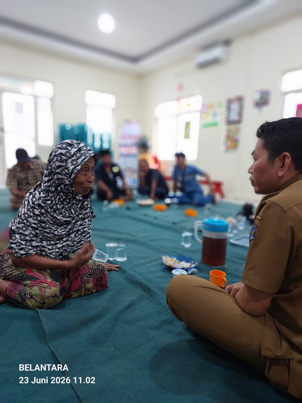 Lurah Bongkaran Dampingi Satpol PP Surabaya Sosialisasikan Penertiban Bangunan Liar di Sepanjang Jalan Semut Kali