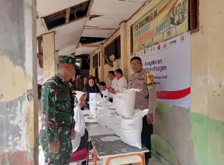 Pemdes Mekarwangi Kecamatan Cikarang barat Bantu Salurkan Bantuan Pangan Alokasi Juli Sampai september Tahun 2026
