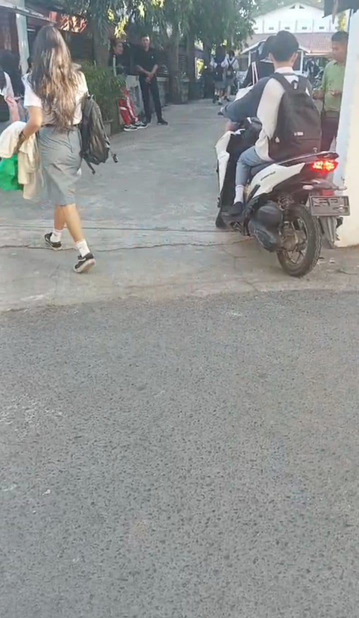 Diduga Ada Pungutan Parkir Rp.2 Ribu bagi Siswa, SMA  Negeri 9 Manado Disorot.