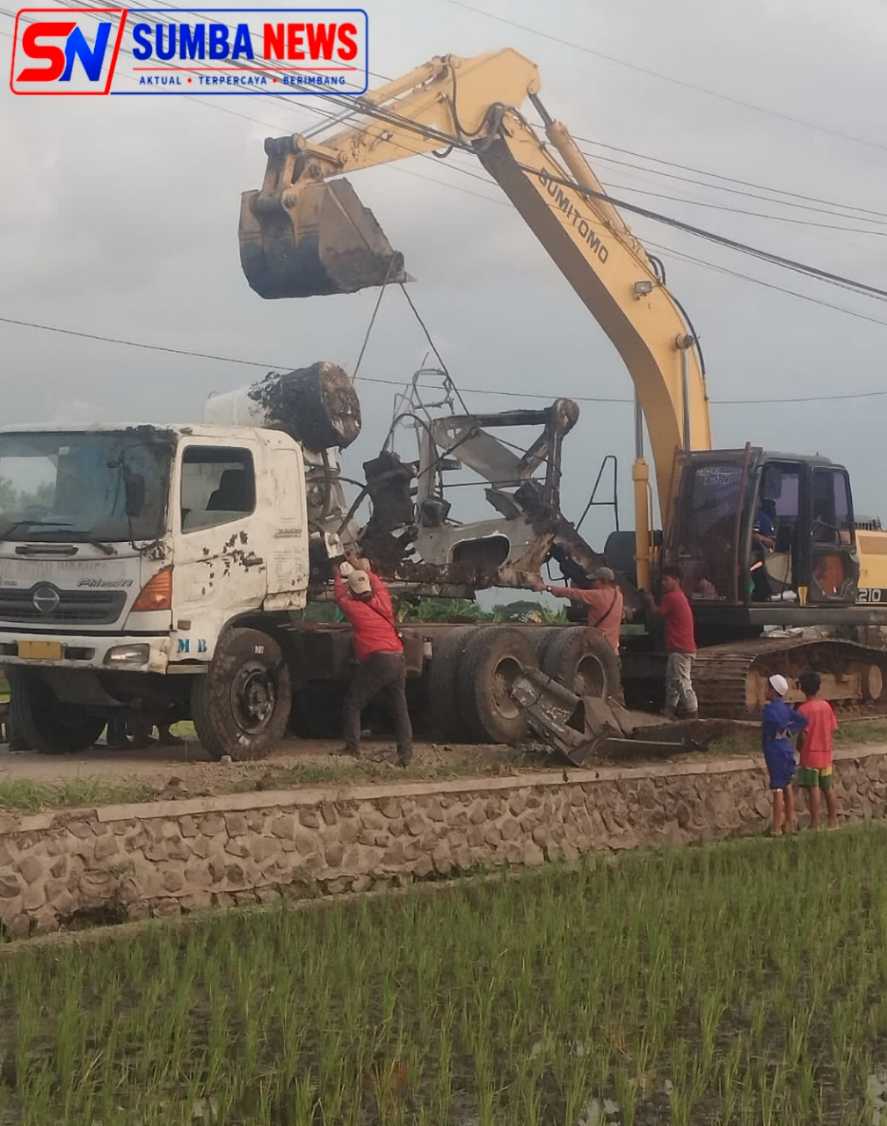 Truk Molen Terperosok di Proyek Rp4,8 Miliar Jalan Bendungan–Rejosari, LSM Pasdewa Soroti Transparansi dan Minta Evaluasi Terbuka